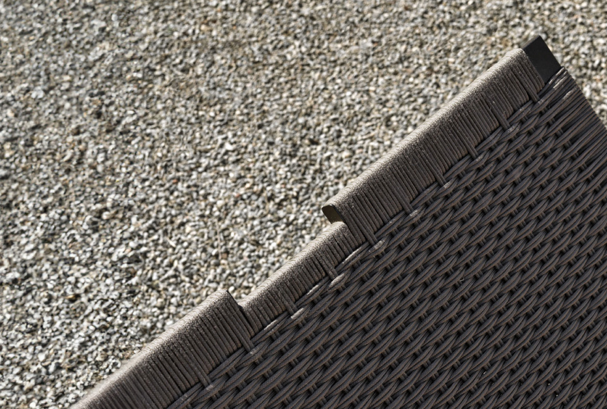 Guell by simplysofas.in